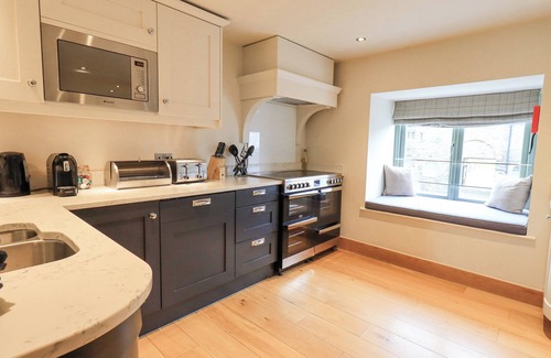 Penny Bridge Cottage | Relax at Oak Cottage: Spa, Breakfast & Family-Friendly Fun