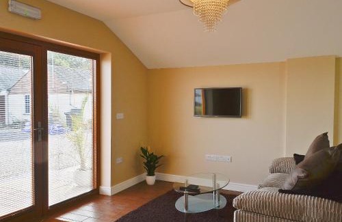 Skegness House | Pet-Friendly Oak Cottage: 4-Star Stay with Amazing Reviews