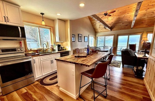 Sodus Cottage | Relaxing Lakefront Cottage with Fantastic Amenities in Sodus