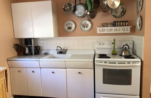 Sedona Cottage | Cozy Oak Creek Canyon Cottage: Guest Rated 9.8, Pet Friendly