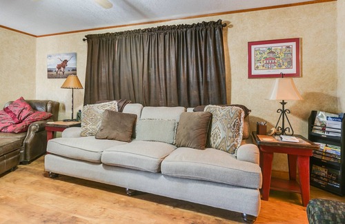 Maryneal House | Convenient Oak Creek Getaway Near Blackwell's Lake