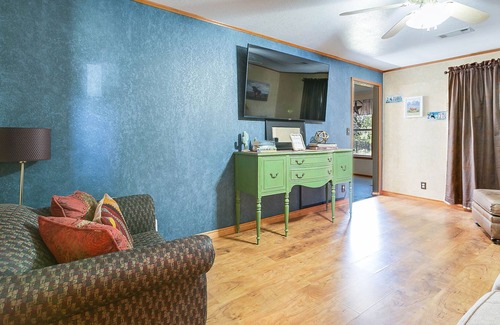 Maryneal House | Convenient Oak Creek Getaway Near Blackwell's Lake