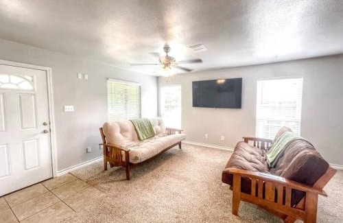 New Braunfels House | Experience Oak Creek Haus: Rated 10/10 by Guests