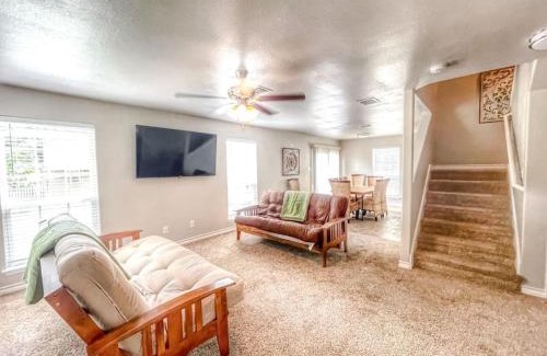 New Braunfels House | Experience Oak Creek Haus: Rated 10/10 by Guests