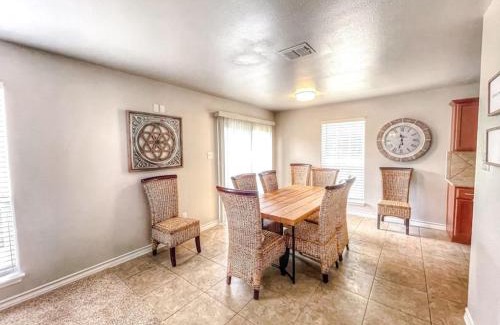 New Braunfels House | Experience Oak Creek Haus: Rated 10/10 by Guests