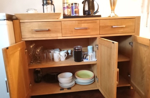 Sevenoaks Apartment | Family-Friendly Oak End Lodge Apartment with Kitchen Access