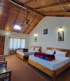 Kaul Hotel | Discover Oak Essence: Family-Friendly with Dining Options