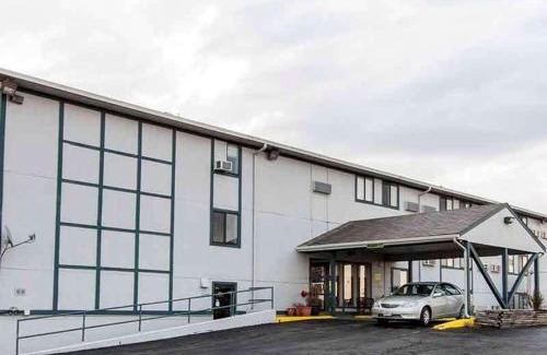 Oak Grove Hotel | Family-Friendly Escape at Oak Grove Inn with Pet Perks