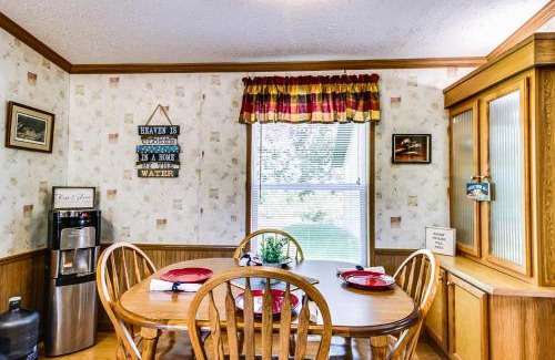 Baudette Apartment | Pet-Friendly Retreat at Oak Harbor on Lake of the Woods