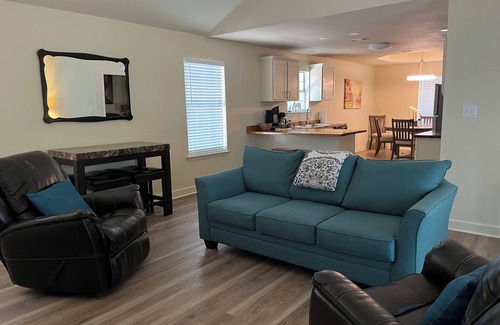 Malbis House | Experience Oak Haven: 10/10 Rated with Pool & Pet-Friendly!