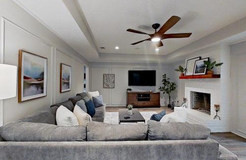 Grand Prairie House | Family-Friendly Getaway at Oak Haven with Great Amenities