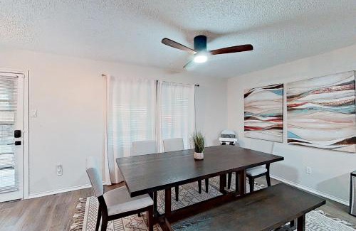 Grand Prairie House | Family-Friendly Getaway at Oak Haven with Great Amenities