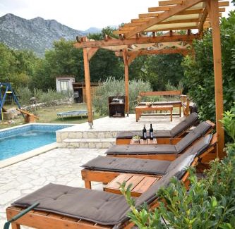 Zadvarje House | Experience Oak House: Oceanfront Bliss with Exceptional Ratings
