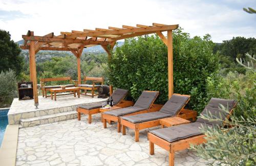 Zadvarje House | Experience Oak House: Oceanfront Bliss with Exceptional Ratings