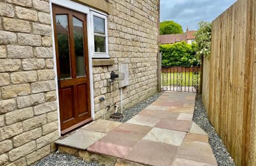 Reighton House | Family-Friendly Oak House: Sleeps 10 with Bar & Games Room