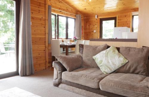 Helford Passage House | Family-Friendly Oak Lodge: Guest Rated 9.7/10