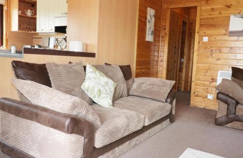Helford Passage House | Family-Friendly Oak Lodge: Guest Rated 9.7/10