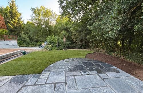 Tavistock House | Pet-Friendly Oak Lodge: 4-Star Stay with Breakfast Included