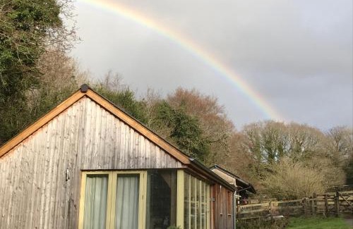 Tavistock House | Pet-Friendly Oak Lodge: 4-Star Stay with Breakfast Included