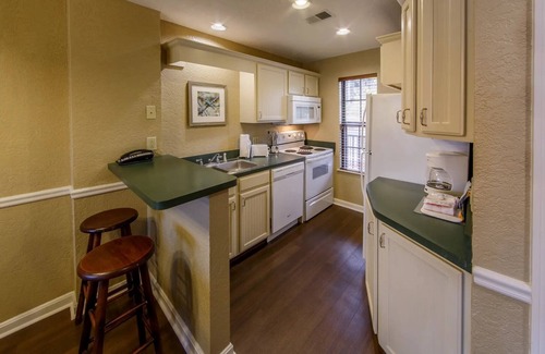 South Lee Resort | Oak n' Spruce Resort in the Berkshires. Charming 2-bedroom in quaint Lee
