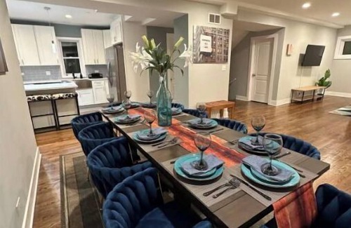 Oak Park House | Spacious Oak Park Retreat with Spa & Family-Friendly Amenities