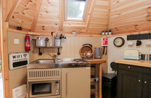 Haverthwaite Cottage | OAK: Cozy Pet-Friendly Cottage in Scenic Ulverston