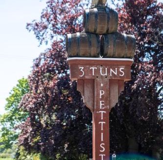 Pettistree Apartment | Pet-Friendly Oak – Three Tuns Apartments with Great Reviews