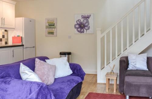 Otterburn House | Cozy Oak Tree Cottage: Pet-Friendly Retreat for Families