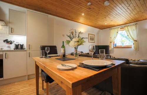 Liverton Villa | Escape to Oak Tree Lodge - Romantic Retreat in Devon