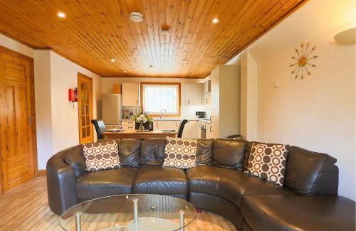 Liverton Villa | Escape to Oak Tree Lodge - Romantic Retreat in Devon