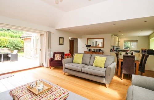 Crostwick Cottage | Relax at Oak Tree Lodge with Spa, Hot Tub & Family Amenities