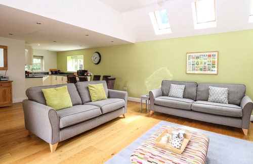 Crostwick Cottage | Relax at Oak Tree Lodge with Spa, Hot Tub & Family Amenities