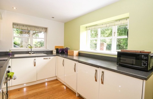 Crostwick Cottage | Relax at Oak Tree Lodge with Spa, Hot Tub & Family Amenities