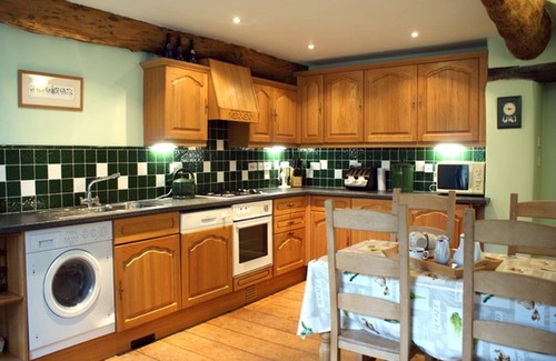 Washbourne Cottage | Pet-Friendly Oak Tree Cottage with Oceanfront Views