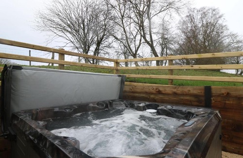 Rhayader House | Elegant Stays at Oak Tree View - Guest Rated 9.7/10
