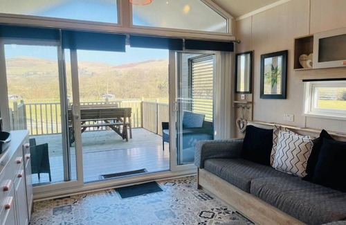 Rhayader House | Elegant Stays at Oak Tree View - Guest Rated 9.7/10