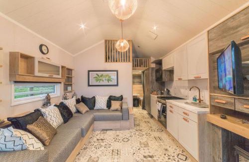 Rhayader House | Elegant Stays at Oak Tree View - Guest Rated 9.7/10