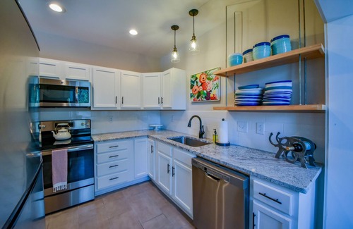 Tuscaloosa House | Oak Hotel: Steps from the Stadium with Backyard Oasis