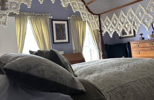 Halfmoon Bed & Breakfast | Discover Comfort at Oakcliff Bed and Breakfast with Spa