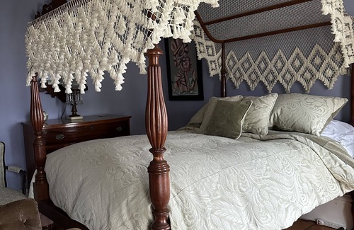 Halfmoon Bed & Breakfast | Discover Comfort at Oakcliff Bed and Breakfast with Spa