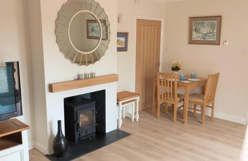 Sidmouth Apartment | Discover Oakcroft: 4-Star Comfort with a 9.7 Rating