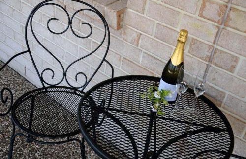 Oakey Hotel | Oakey Motor Inn: Family-Friendly Stay with High Guest Ratings