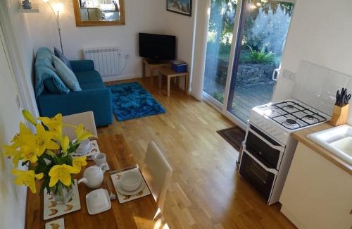 Saint Ann's Chapel Apartment | Oakey Orchard: Cozy Tamar Valley Retreat with Hot Tub