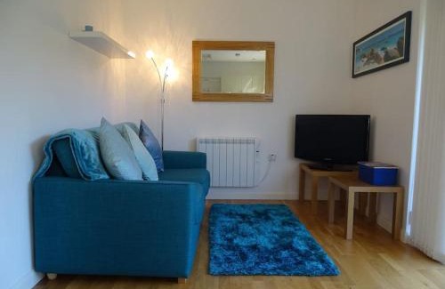 Saint Ann's Chapel Apartment | Oakey Orchard: Cozy Tamar Valley Retreat with Hot Tub