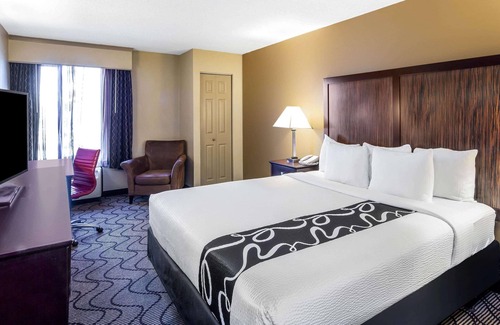 Oakland Hotel | Convenient La Quinta Inn & Suites near Oakland Airport