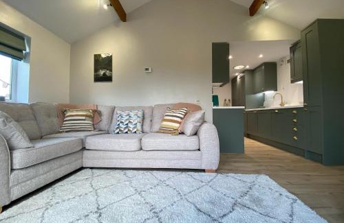 Old Brampton House | Family-Friendly Oakleigh: Guest Rated 9/10 for Comfort