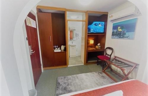 Burnie House | Discover Oakleigh House: 4-Star Retreat with Great Reviews