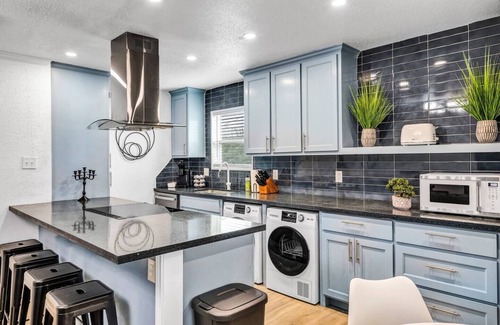 College Station Apartment | Ideal Oakley Retreat with King Beds Near A&M Campus