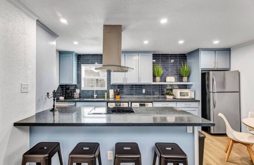 College Station Apartment | Ideal Oakley Retreat with King Beds Near A&M Campus