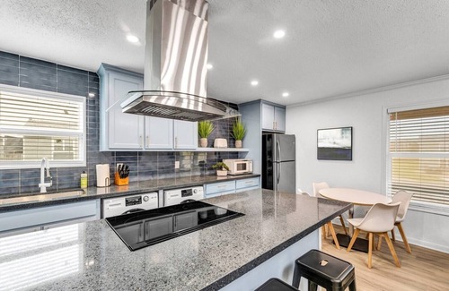 College Station Apartment | Ideal Oakley Retreat with King Beds Near A&M Campus